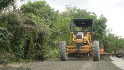 Jalan Rusak Jadi Sorotan, Pemprov Riau Bentuk Tim Percepatan Perbaikan Infrastruktur