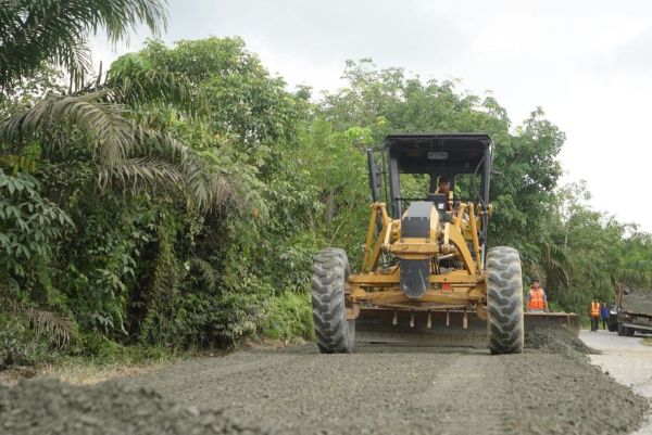 Jalan Rusak Jadi Sorotan, Pemprov Riau Bentuk Tim Percepatan Perbaikan Infrastruktur