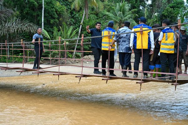 Banjir Bandang Tinggalkan Sedimen Tebal, Bobby Nasution Pastikan Mitigasi Dipercepat