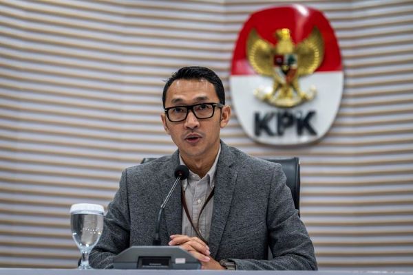 KPK Panggil Sekretaris BKPSDM Lampung Tengah Terkait Kasus Korupsi