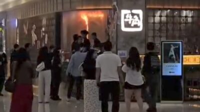 PIM Kebakaran, Pengunjung Panik Selamatkan Diri dari Asap Tebal