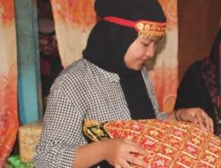 Mengenal Lebih Dekat Kain Sulam Angkinan, Kerajinan Khas Palembang dengan Benang Emas