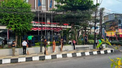 Bukan Cuma Dalam Kamar! BATIQA Hotel Palembang Sapu Bersih Area Trotoar