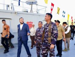 Masyarakat Bisa Naik Gratis! KRI Teluk Kendari-518 Gelar Open Ship di Pelabuhan Teluk Bayur