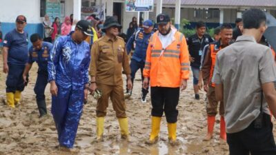 Pemko Padang Bersihkan 92 Sekolah Terdampak Banjir, Target Selesai 2 Hari