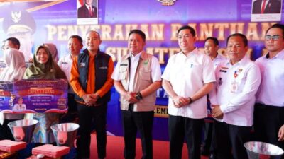Perkuat Sektor Perikanan, Pemprov Sumsel Bagikan Bantuan Benih dan Mesin Kapal untuk Nelayan