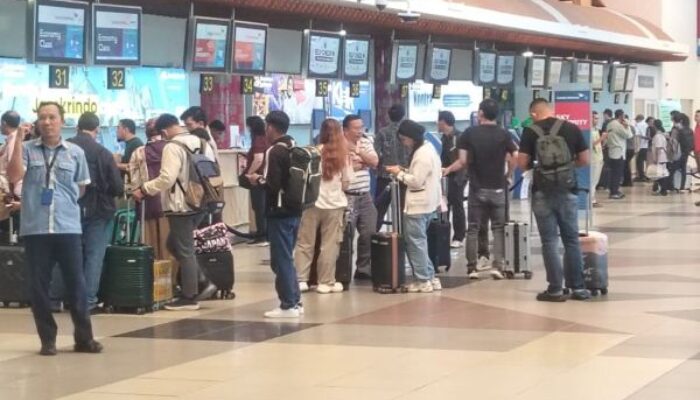 Erupsi Anak Gunung Krakatau Picu Kabut Vulkanik, 25 Penerbangan Bandara SMB II Palembang Dibatalkan