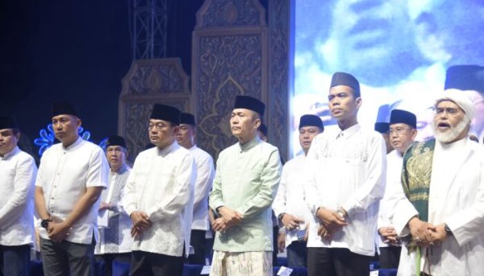 Dihadiri UAS, Wali Kota Ratu Dewa Kukuhkan Pengurus Forum Ukhuwah Ulama Umrah Palembang 2026–2030