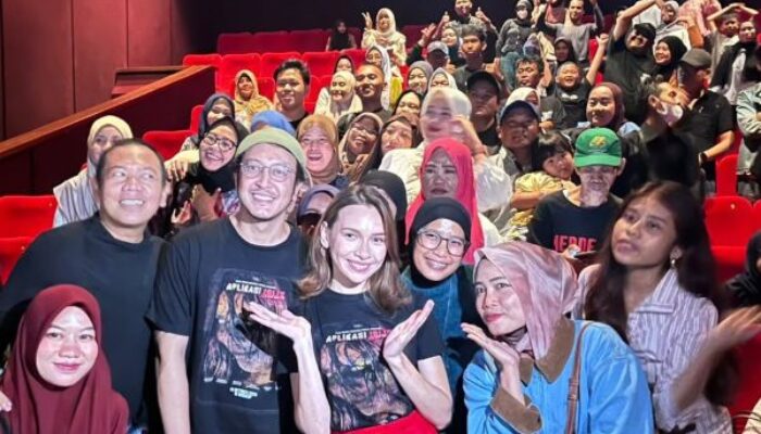 Dimas Anggara dan Dosma Hadir di Palembang! Film Aplikasi Iblis Bikin XXI Palembang Square Full House